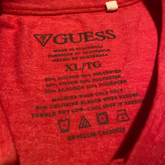 Guess V-Neck Men’s Barbed Wire Roses Graphic Tee. - Picture 3 of 4